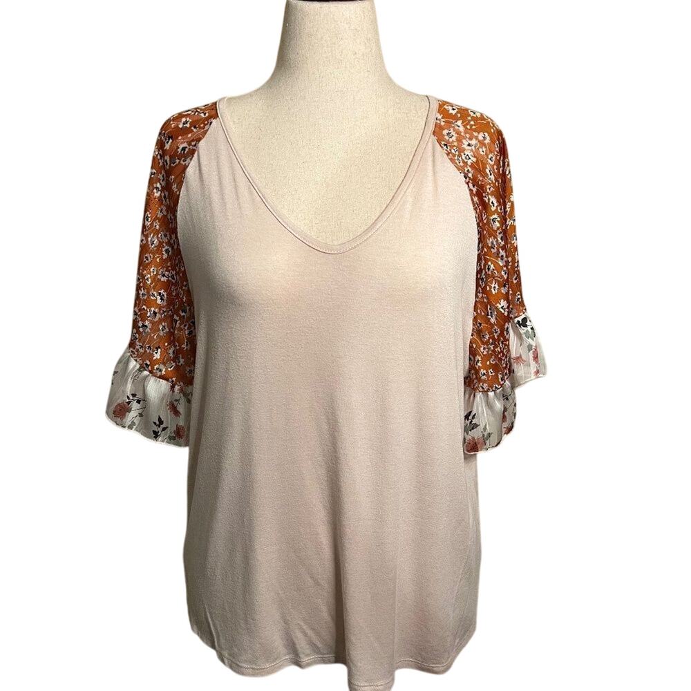 Hailey & Co knit v neck top ivory with floral inset bell sleeves Sz L